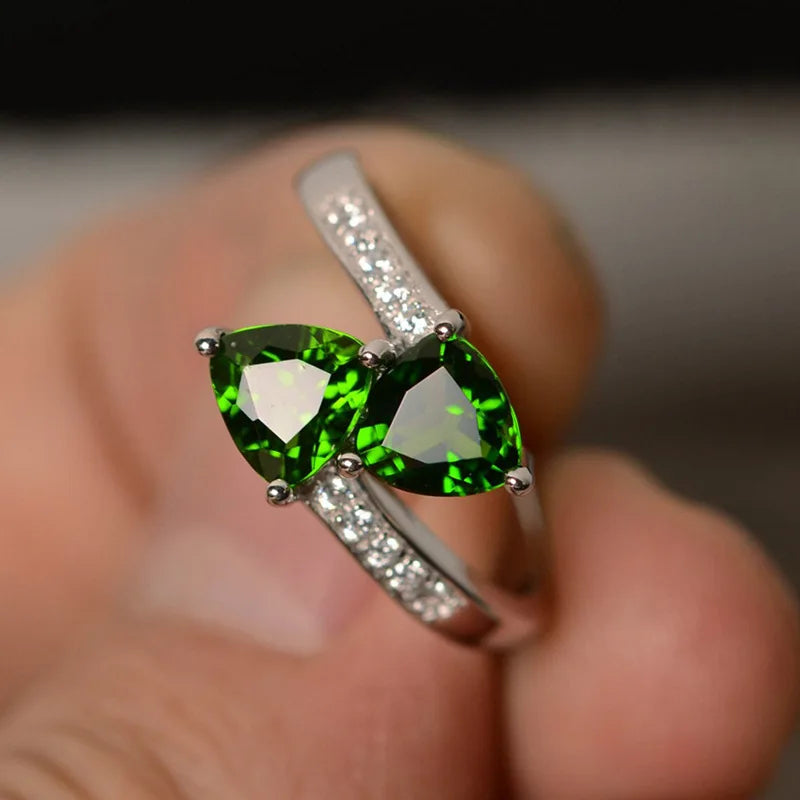 925 Sterling Silver - Royal Heart Emerald Ring
