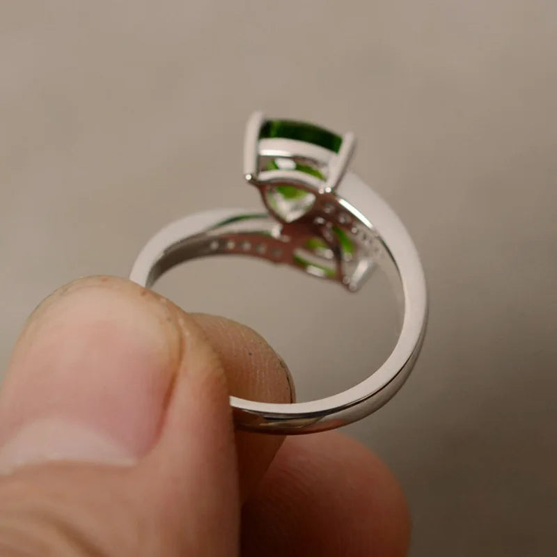 925 Sterling Silver - Royal Heart Emerald Ring